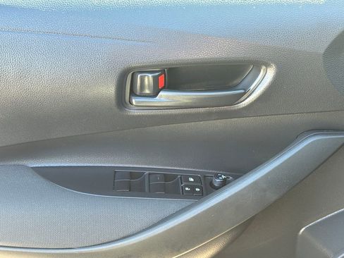 Used 2025 Toyota Corolla LE image 33