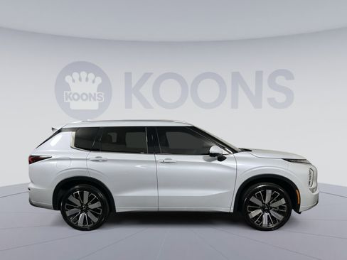 Used 2025 Mitsubishi Outlander SEL image 8