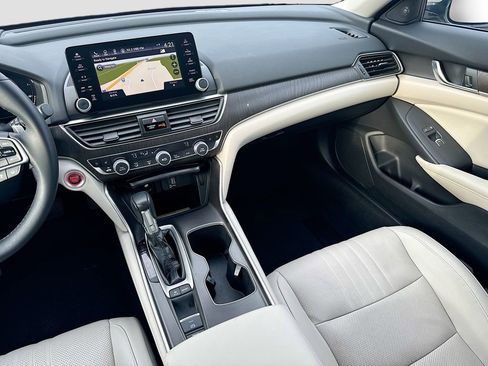 Used 2018 Honda Accord Touring image 30