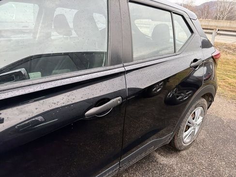 Used 2021 Nissan Kicks S FWD image 9