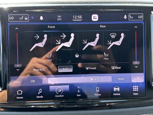 Used 2021 Chrysler Pacifica Touring-L FWD image 18