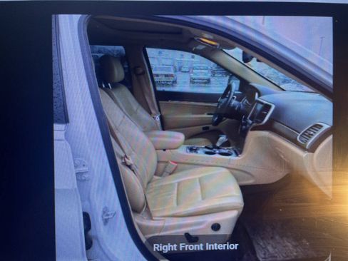 Used 2016 Jeep Grand Cherokee Limited AWD/4WD image 14
