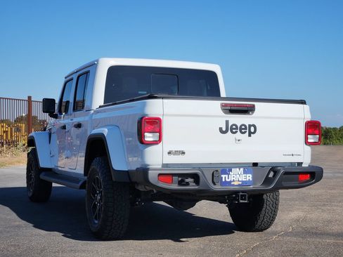 Used 2025 Jeep Gladiator Sport AWD/4WD image 4