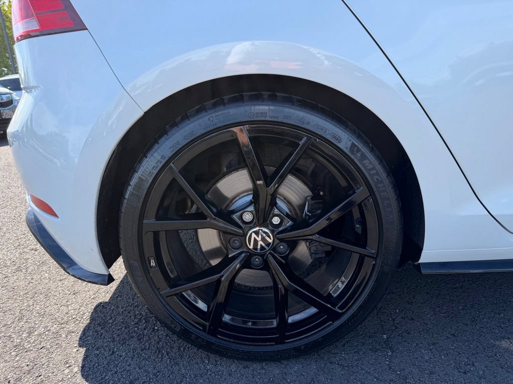 Used 2019 Volkswagen Golf R 4-Door AWD/4WD image 10