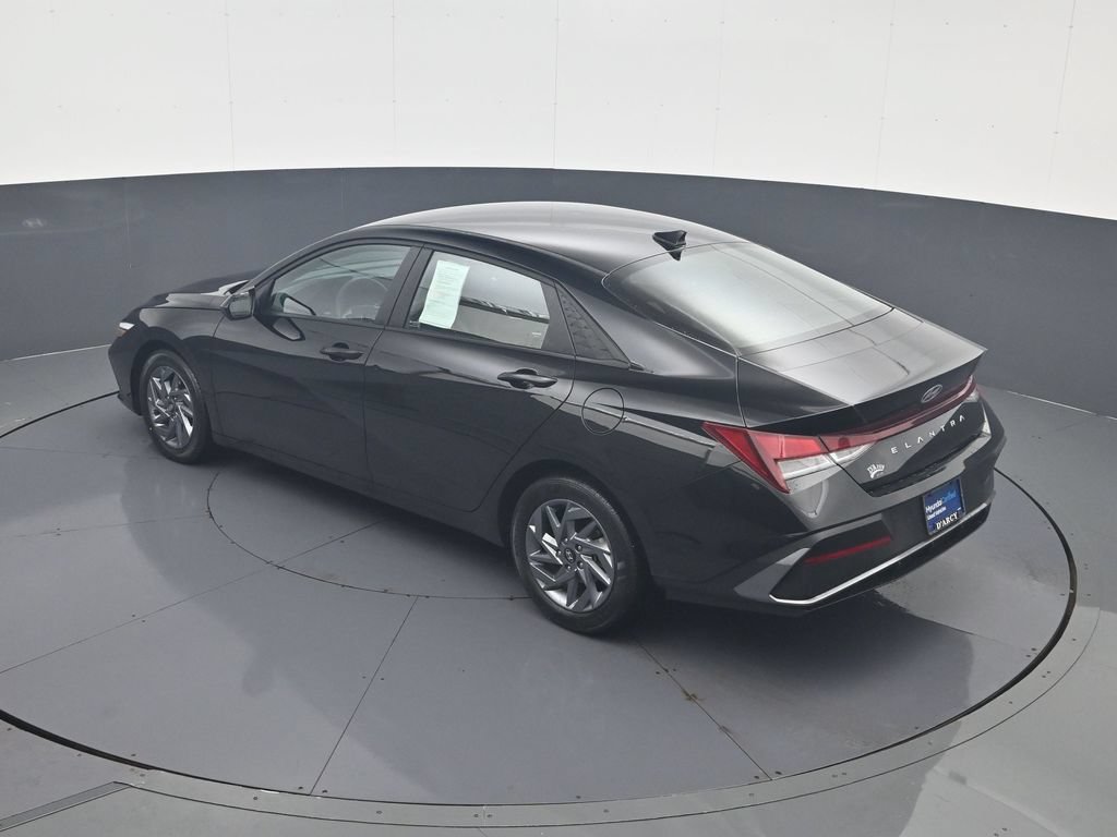 Certified 2024 Hyundai Elantra SEL FWD image 20