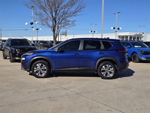 Used 2022 Nissan Rogue SV image 12