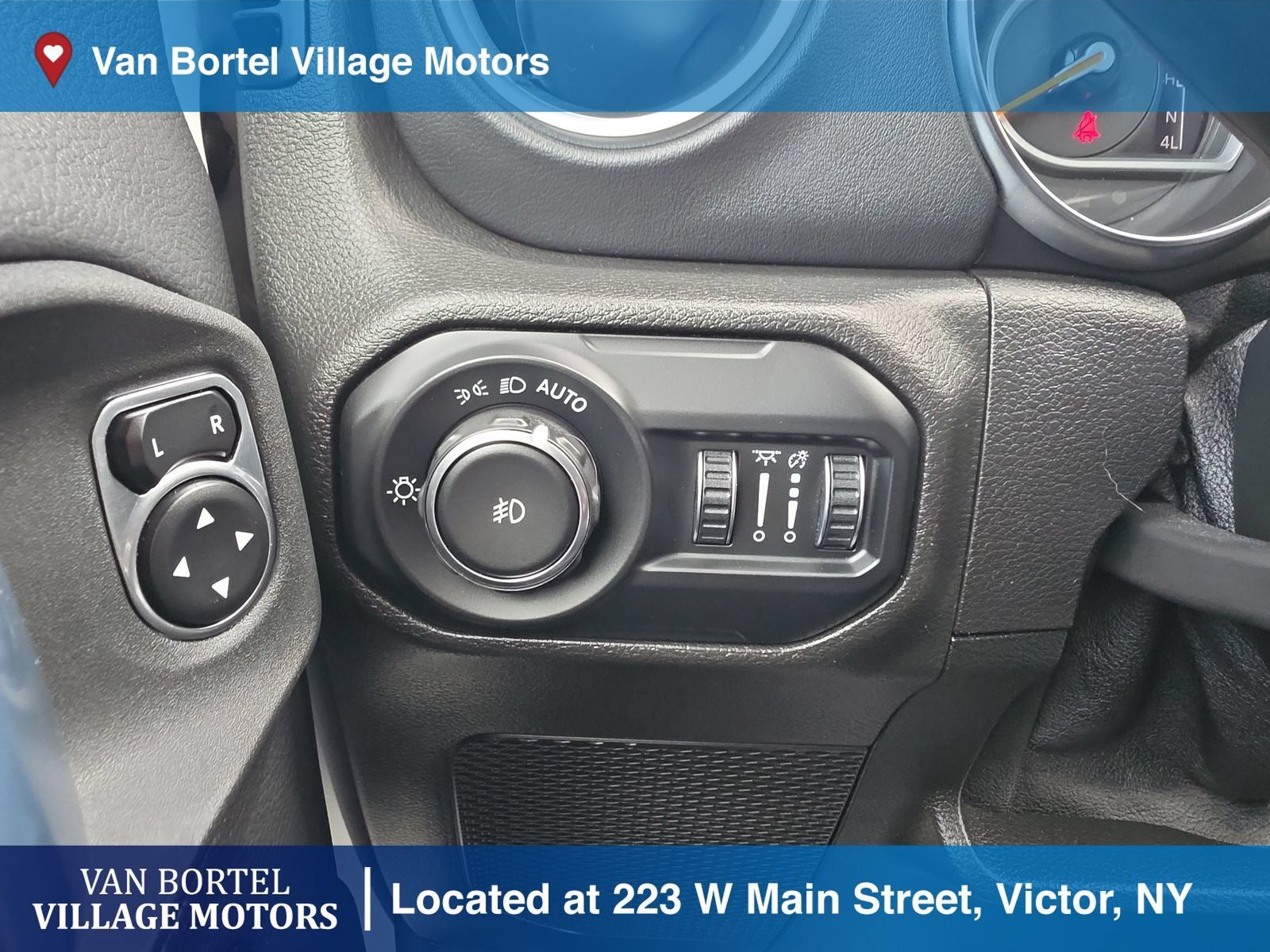 Used 2021 Jeep Wrangler Unlimited Sahara w/ Uconnect 4C Nav & Sound Group AWD/4WD image 15