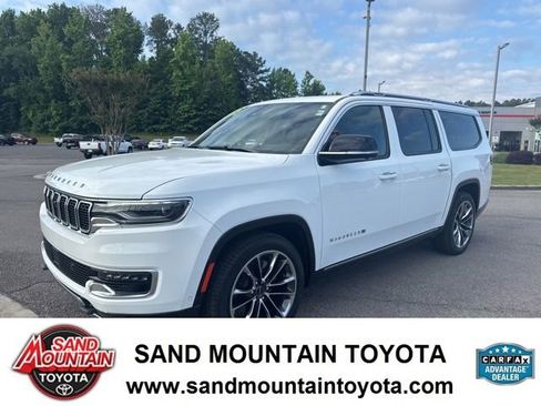 Used 2025 Jeep Wagoneer L Series III w/ Premium Group I AWD/4WD image 6