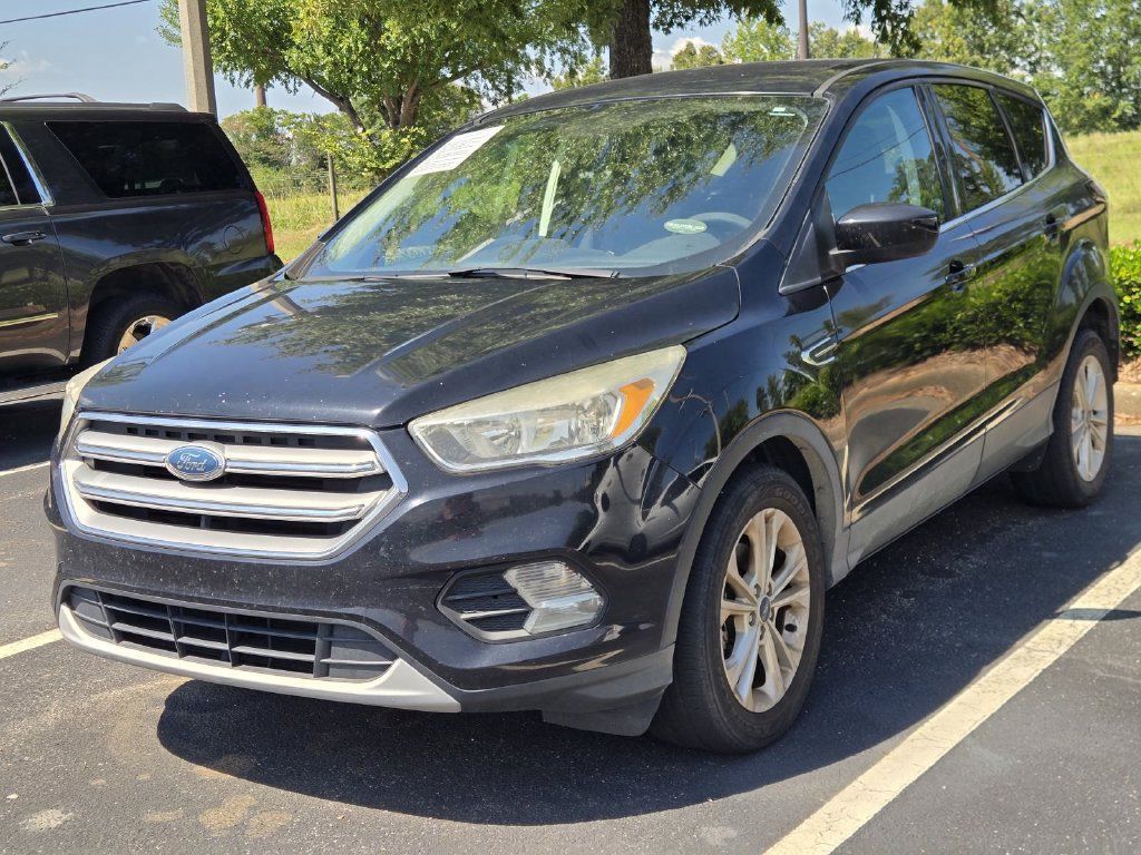 Used 2017 Ford Escape SE FWD image 3