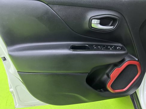 Used 2016 Jeep Renegade Trailhawk w/ Safety & Security Group AWD/4WD image 17