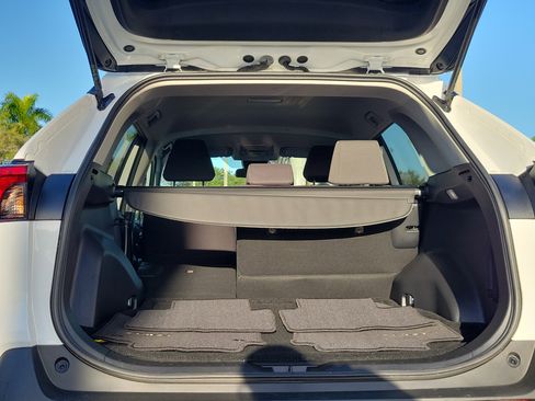 Used 2022 Toyota RAV4 XLE image 8