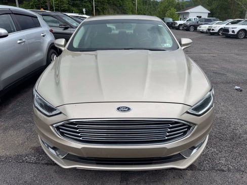 Used 2017 Ford Fusion SE w/ Fusion SE Technology Package AWD/4WD image 2