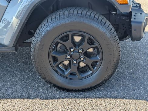 Used 2019 Jeep Wrangler Unlimited Sahara image 10