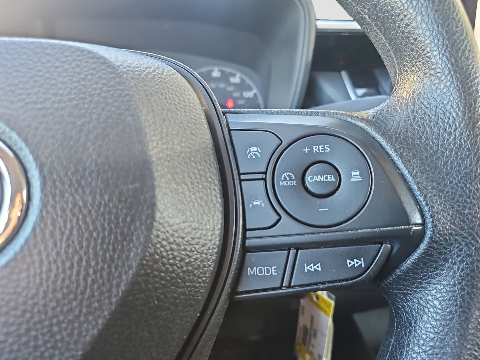 Used 2025 Toyota Corolla LE FWD image 25