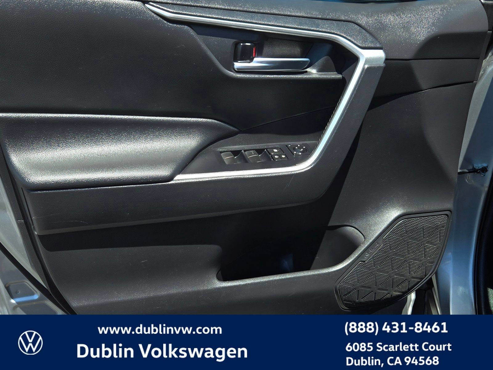 Used 2021 Toyota RAV4 XLE w/ Convenience Package FWD image 10