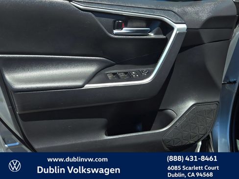 Used 2021 Toyota RAV4 XLE w/ Convenience Package FWD image 10