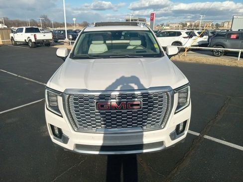 Used 2023 GMC Yukon XL Denali image 2