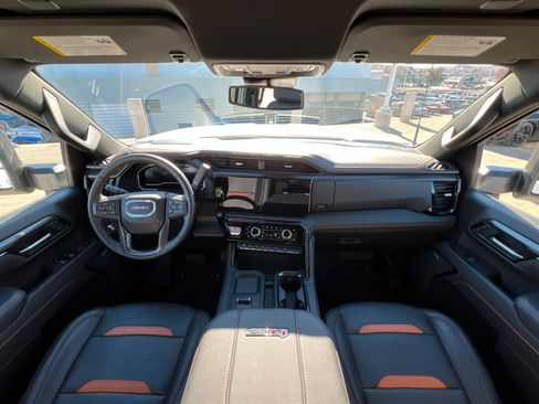 Certified 2025 GMC Sierra 2500 AT4 image 10