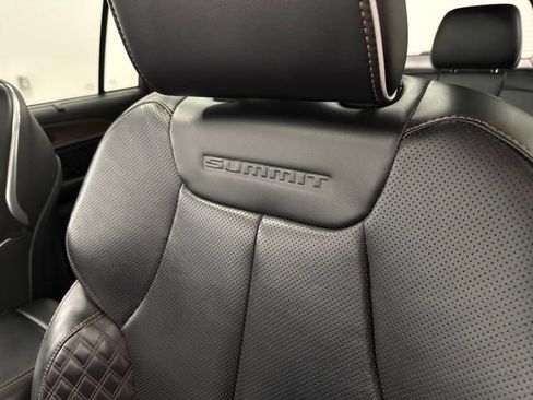 Used 2022 Jeep Grand Cherokee Summit w/ Adv Protech Group IV AWD/4WD image 17