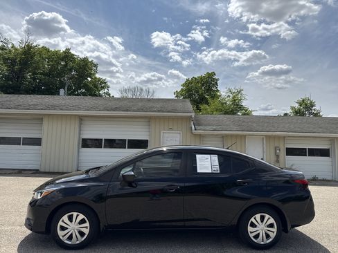 Used 2023 Nissan Versa S w/ Trunk Package FWD image 7