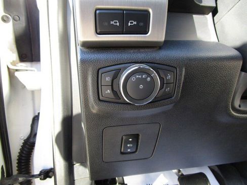 Used 2016 Ford F150 Platinum w/ Equipment Group 701A Luxury image 14