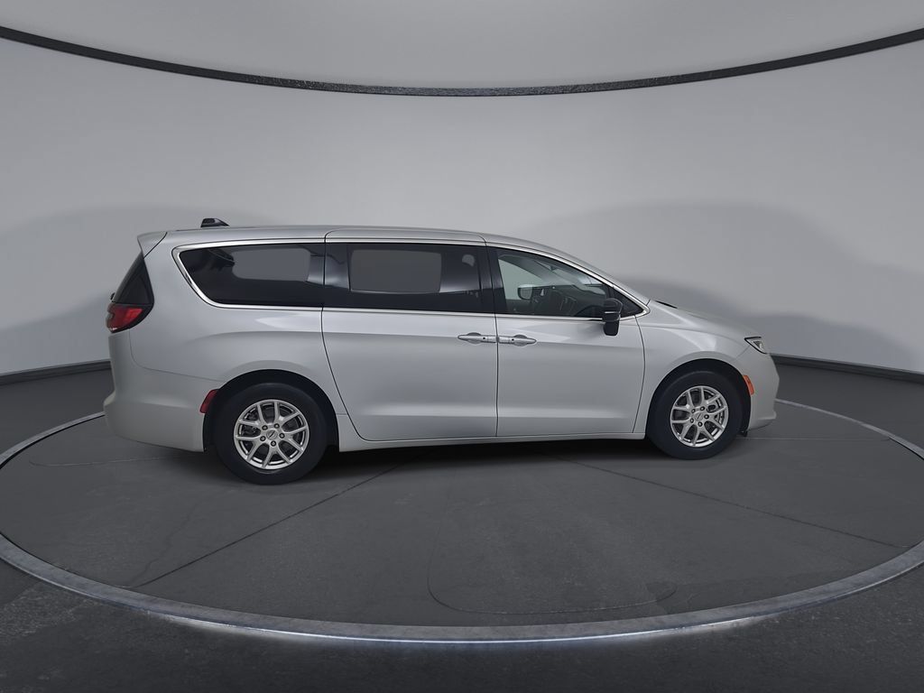 Certified 2024 Chrysler Pacifica Touring-L FWD image 18
