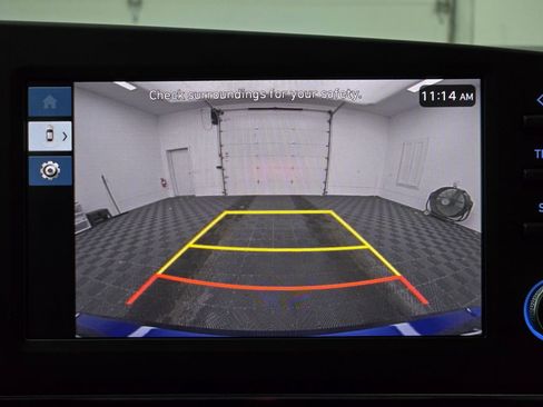 Used 2025 Hyundai Elantra SE image 3