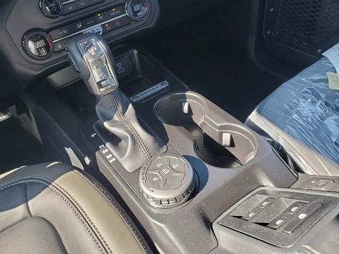 New 2025 Ford Bronco Badlands image 28