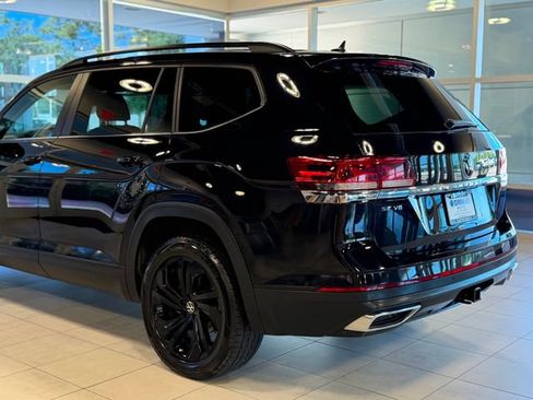 Used 2023 Volkswagen Atlas SE w/ Black Wheel Package FWD image 13