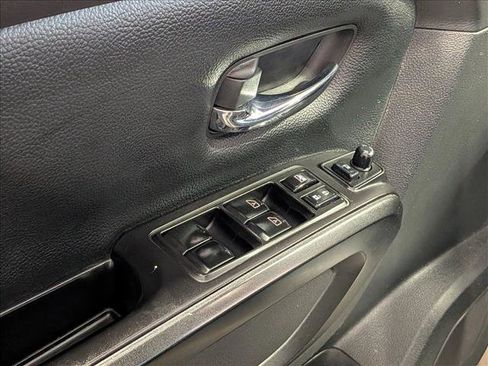 Used 2020 Nissan Titan PRO-4X w/ Pro-4x Convenience Package AWD/4WD image 11