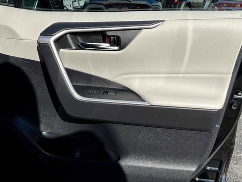 Used 2022 Toyota RAV4 XLE image 12