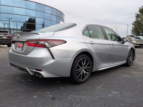 Used 2023 Toyota Camry SE image 4