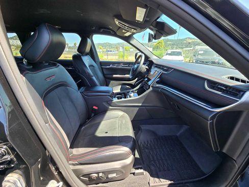 Used 2022 Jeep Grand Cherokee Trailhawk AWD/4WD image 11