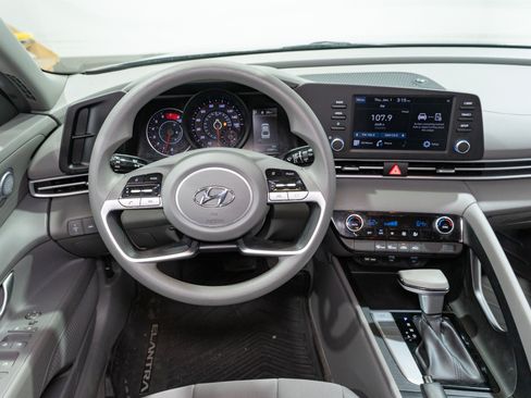 Used 2023 Hyundai Elantra SEL FWD image 11