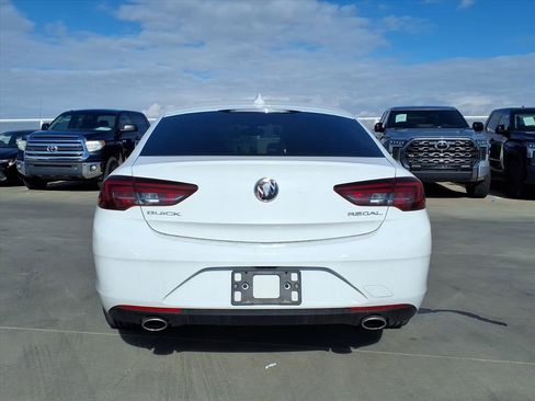 Used 2018 Buick Regal Preferred image 6