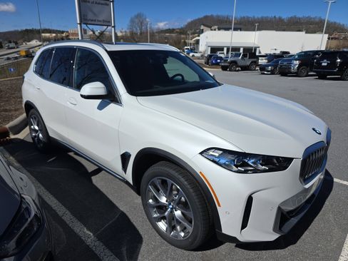 New 2026 BMW X5 xDrive40i w/ Premium Package image 1