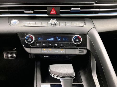 Used 2024 Hyundai Elantra SEL image 23
