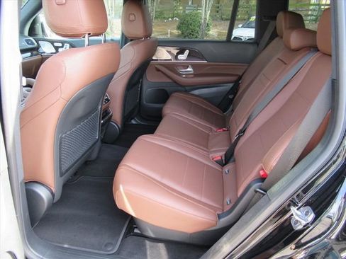 Used 2025 Mercedes-Benz GLS 450 4MATIC image 35