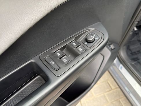 Certified 2023 Volkswagen Taos SE w/ Panoramic Sunroof Package image 13