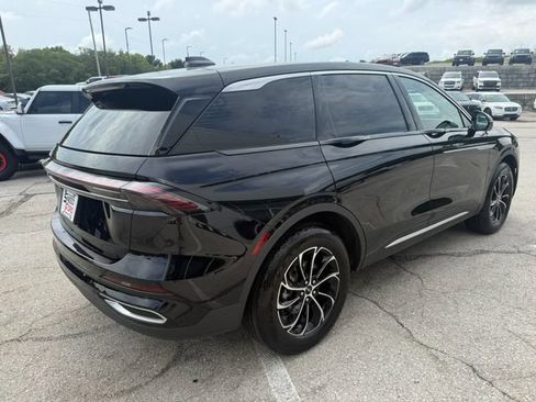 Used 2025 Lincoln Nautilus Premier AWD/4WD image 7