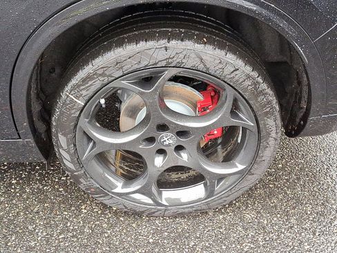 New 2025 Alfa Romeo Stelvio Sprint image 5