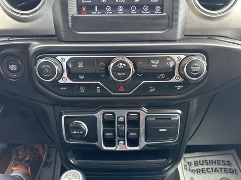 Used 2020 Jeep Wrangler Unlimited Sahara AWD/4WD image 14