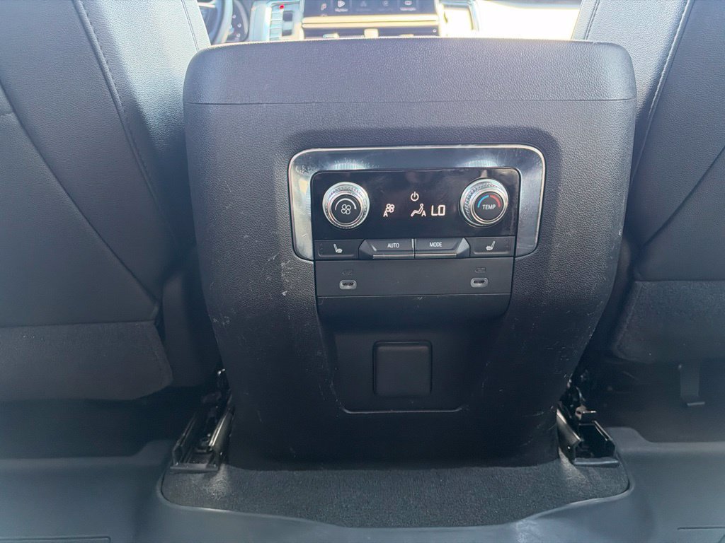 Used 2023 GMC Yukon XL SLT w/ SLT Luxury Package RWD image 24