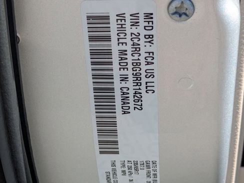 Used 2024 Chrysler Pacifica Touring-L FWD image 32