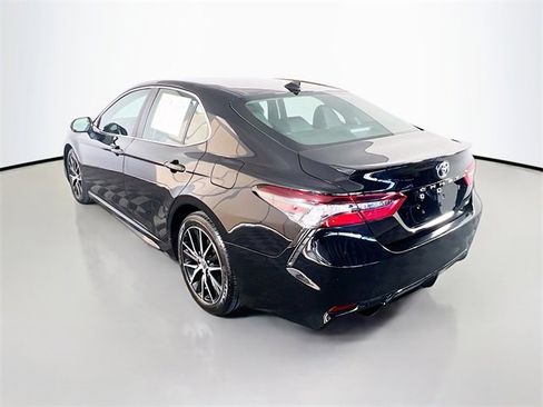 Used 2023 Toyota Camry SE image 5