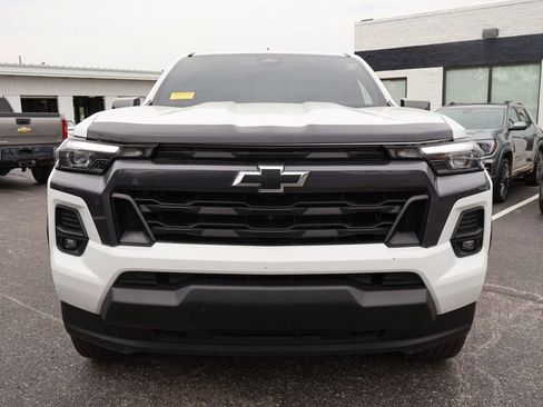 Used 2024 Chevrolet Colorado LT w/ LT Convenience Package III AWD/4WD image 2