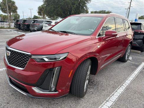 Used 2022 Cadillac XT6 Premium Luxury FWD image 3
