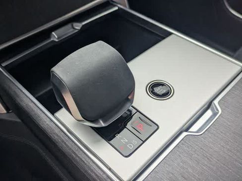 Used 2025 Land Rover Range Rover SE AWD/4WD image 30