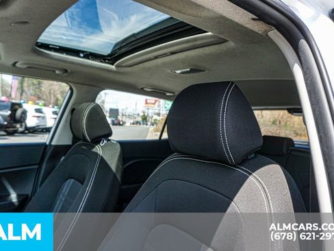 Used 2025 Hyundai Venue SEL image 18