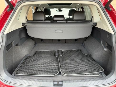 Used 2018 Volkswagen Tiguan SEL Premium image 18